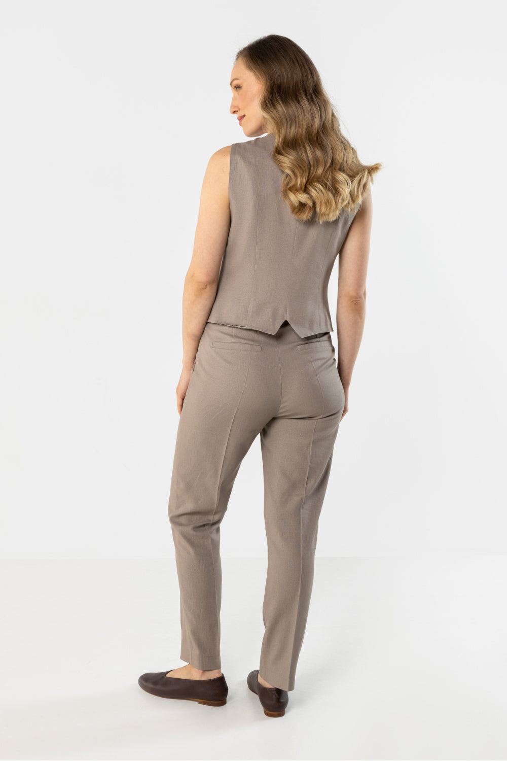 Awama Latte Linen Pleated Trousers - view 3