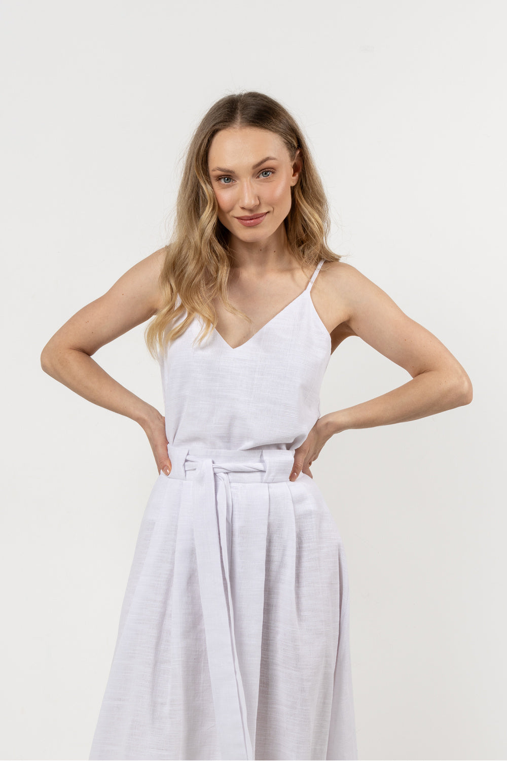 Awama White Sleeveless Cotton Cami Top