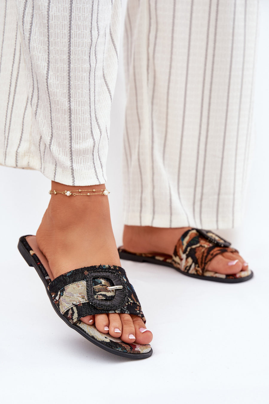 Step In Style Clariola Black Flip Flops
