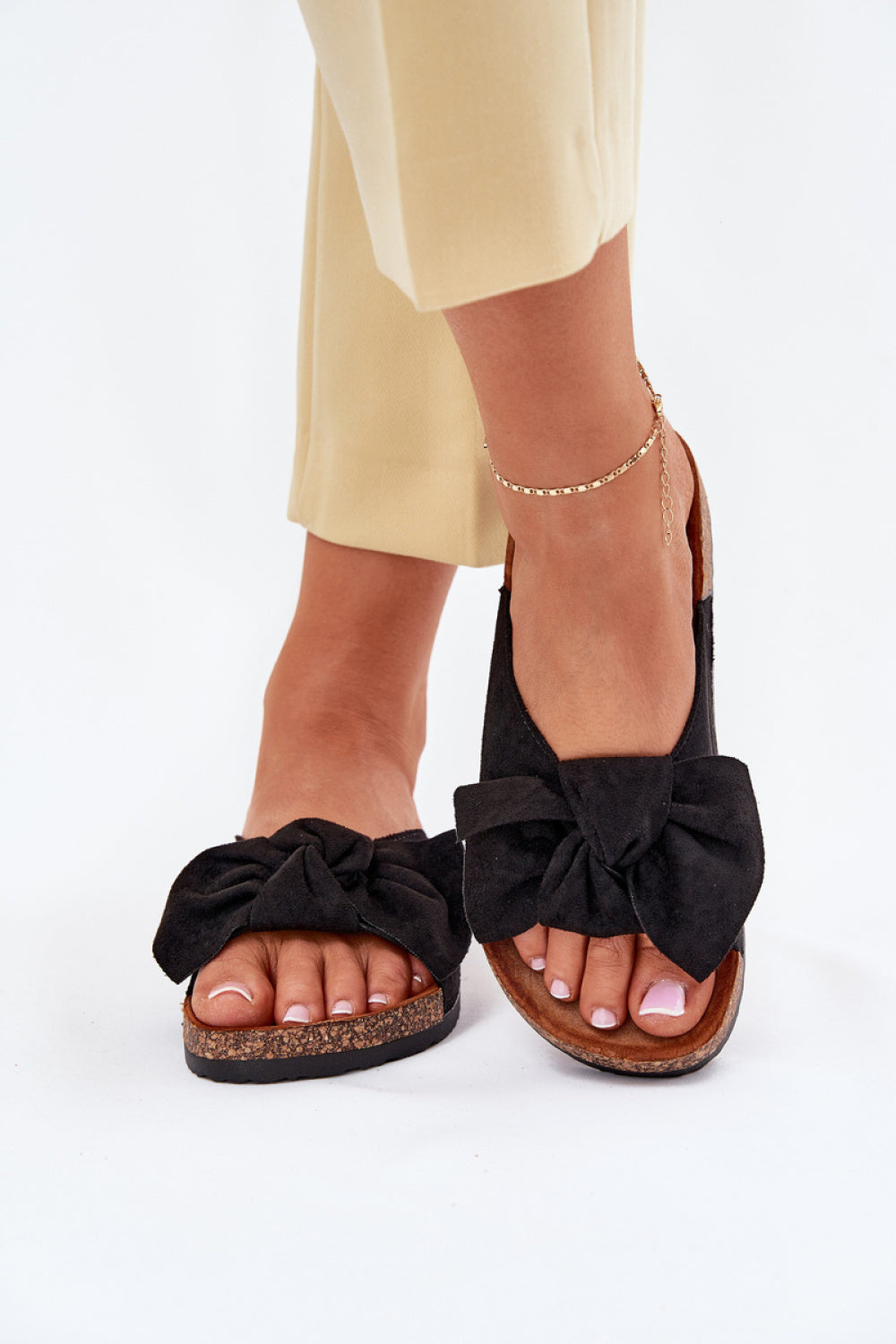 Step In Style Seressa Black Faux Suede Flip Flops