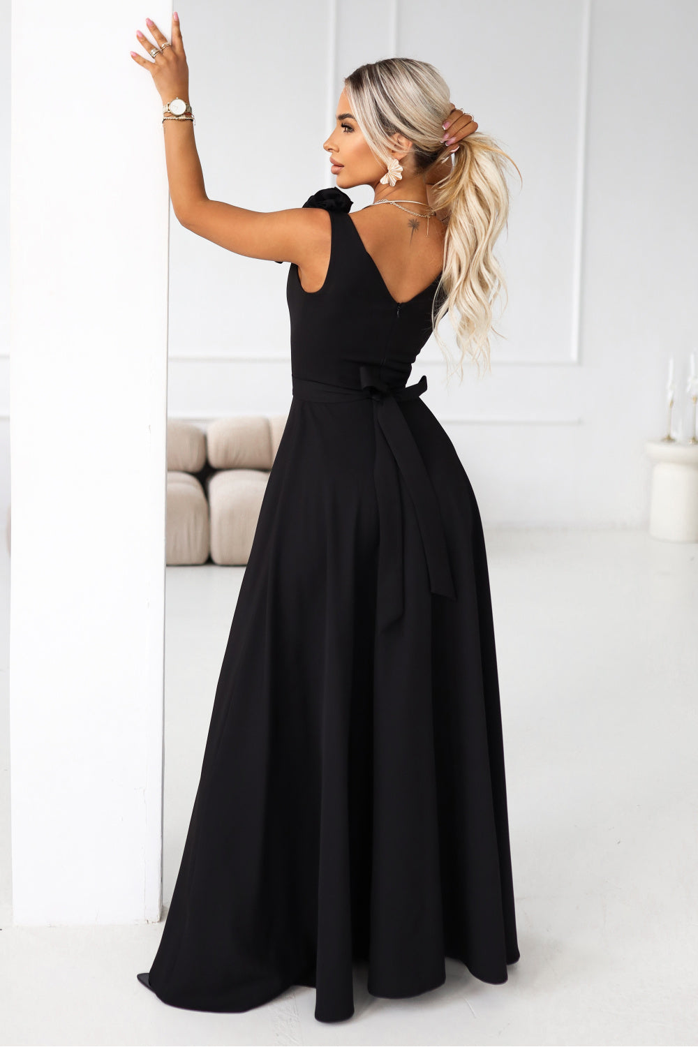 Numoco Black Bodycon V-Neck Maxi Dress - view 2