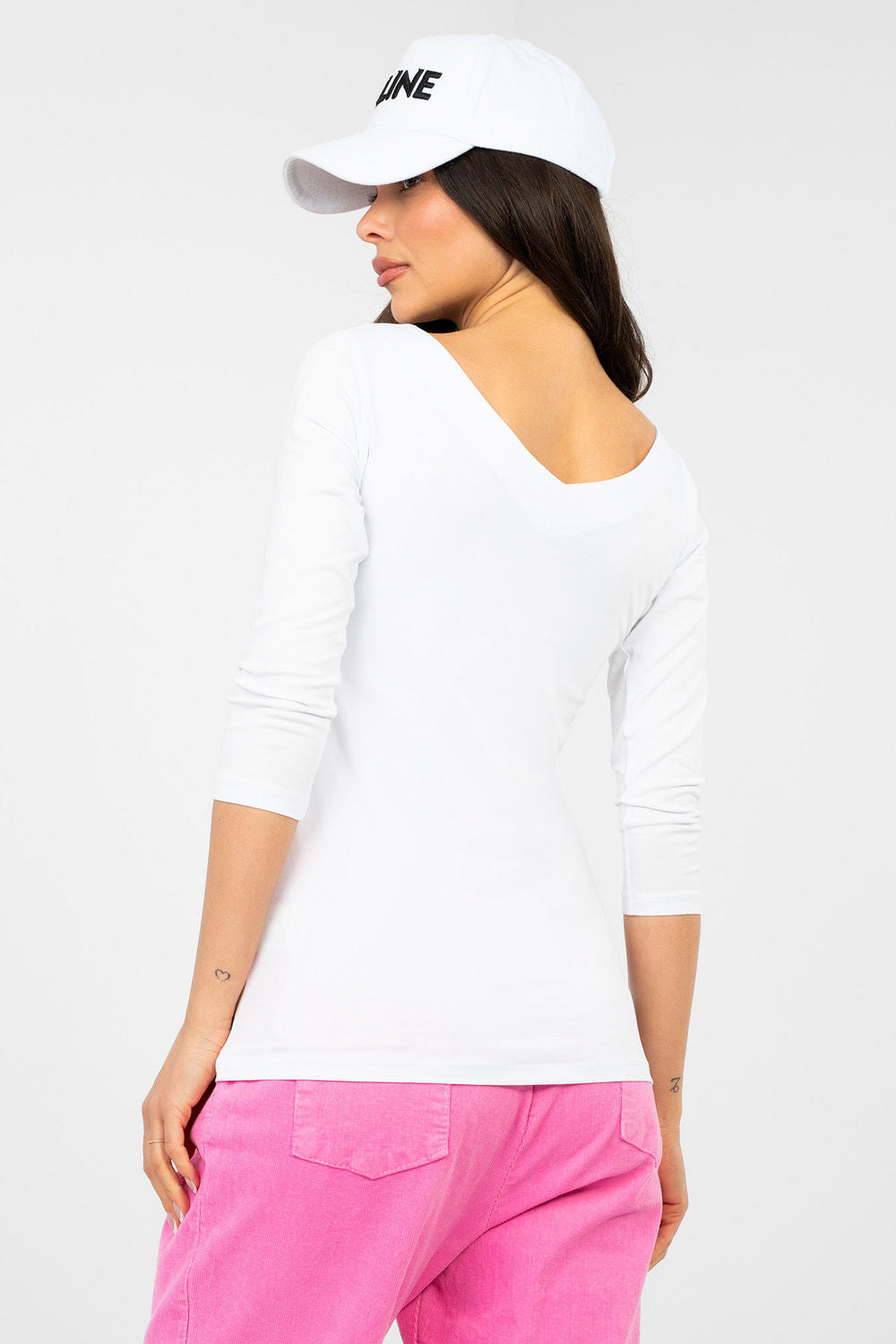 Rue Paris White Bodycon V-Neck Blouse - view 3