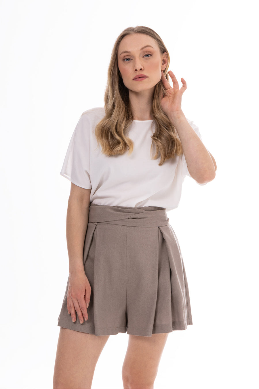 Awama Latte Linen Pleated Shorts