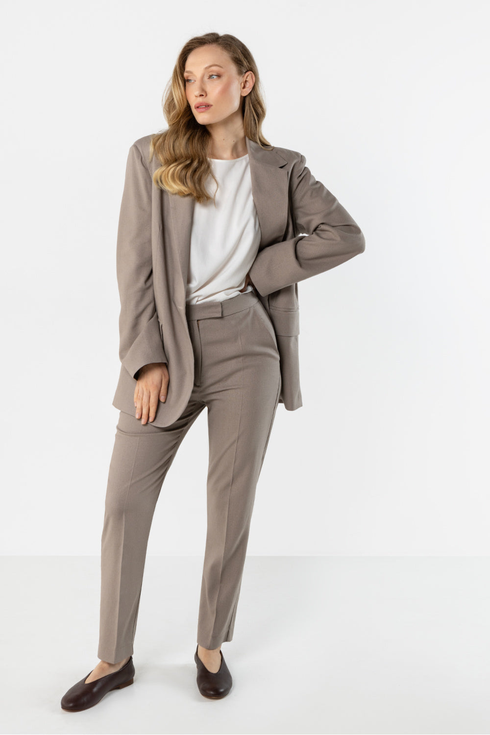 Awama Latte Linen Pleated Trousers - view 4