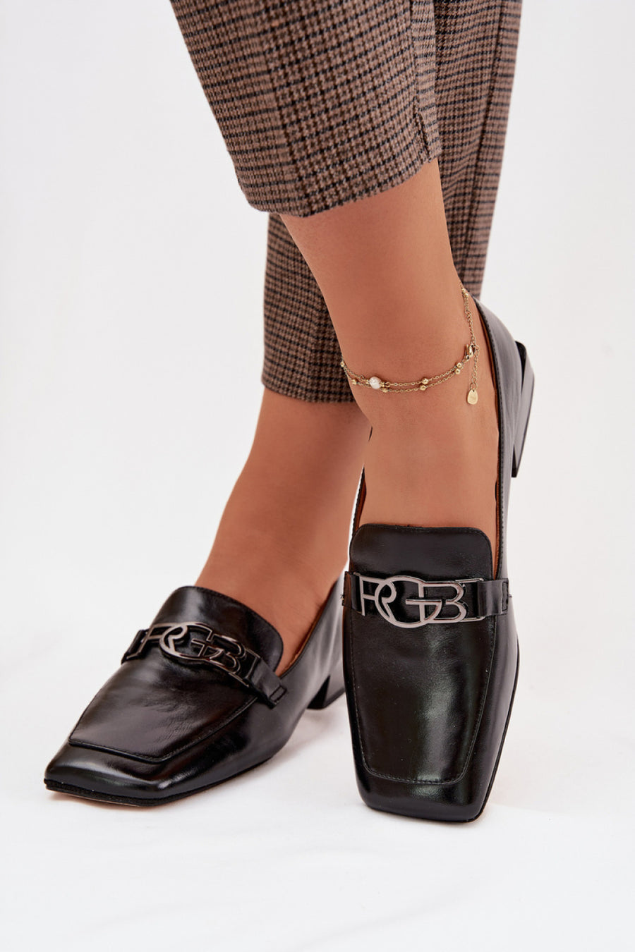 Step In Style Black Leather Flip Flops