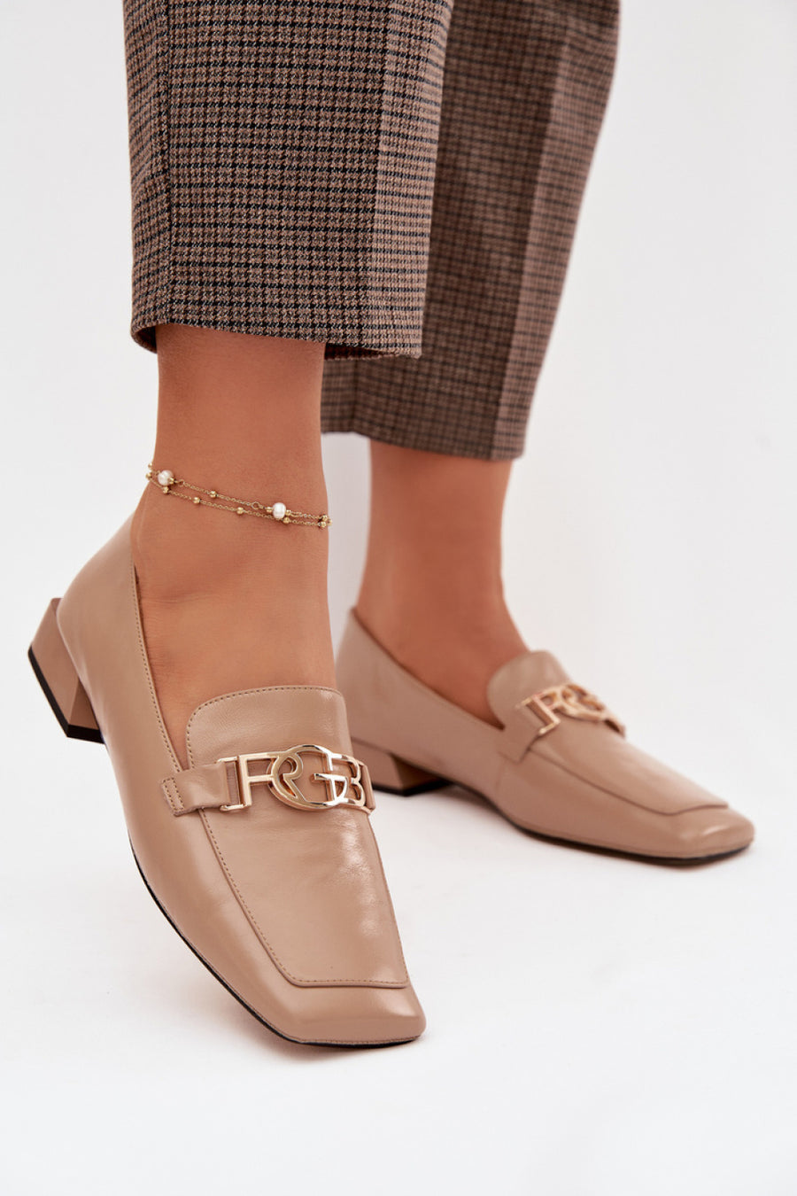 Step In Style Beige Leather Flip Flops
