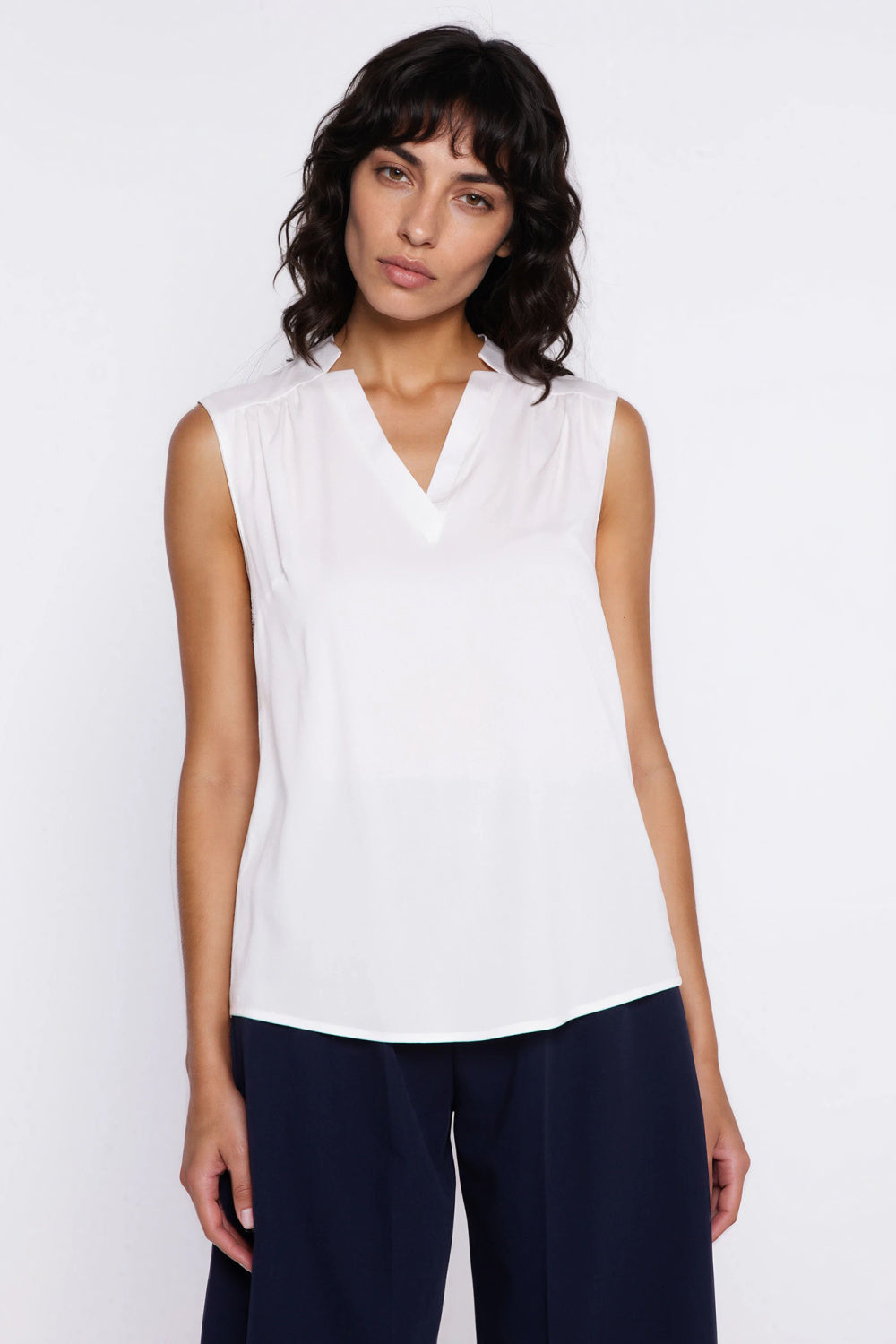Nife Ecru V-Neck Sleeveless Blouse