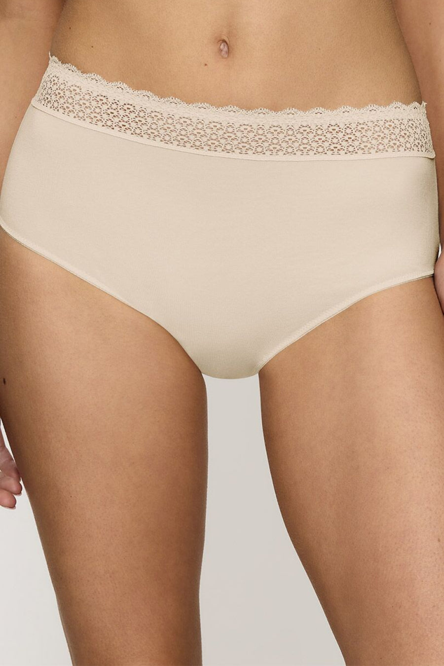 Triumph Komplet Feel Cream Lace Lingerie Set