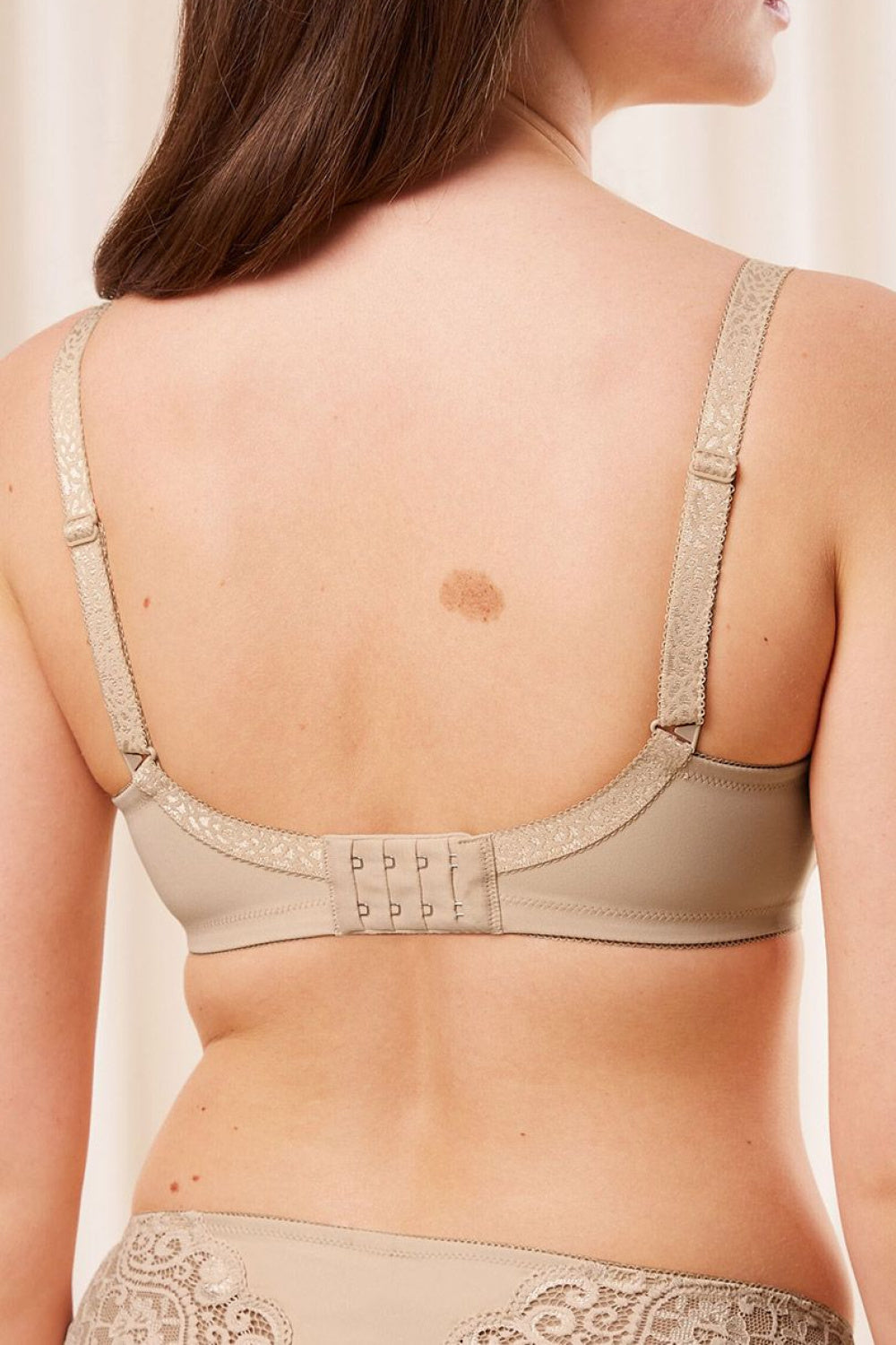 Triumph Minimizer Amourette Nude Underwired Soft Bra - view 3