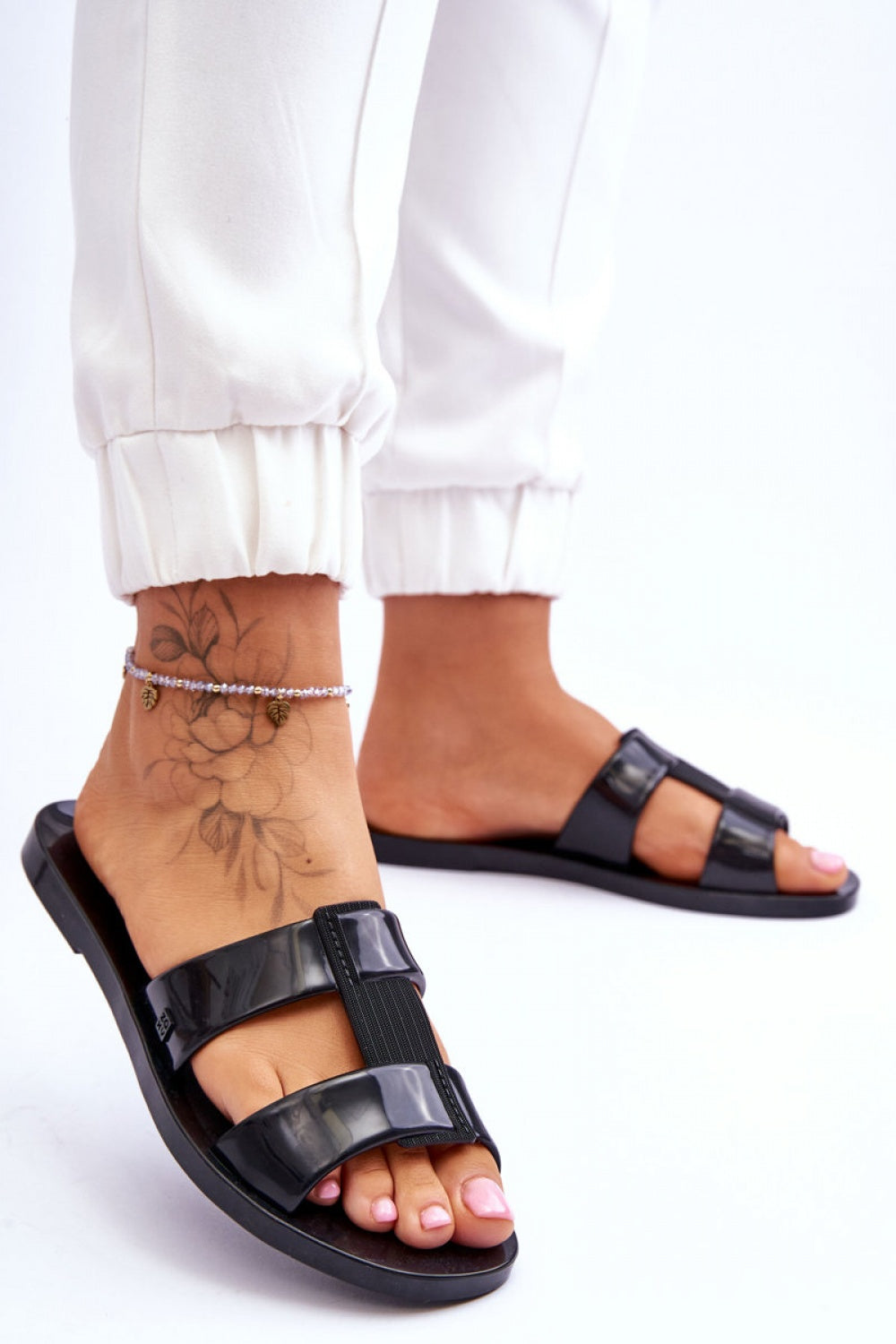 Step In Style Zaxy Black Flip Flops - view 3