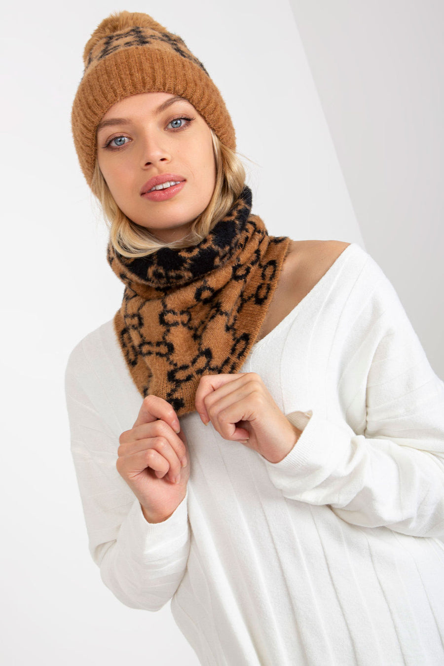 AT Camel Infinity Scarf