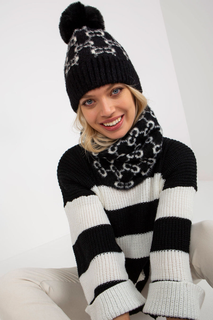 AT Black Infinity Scarf