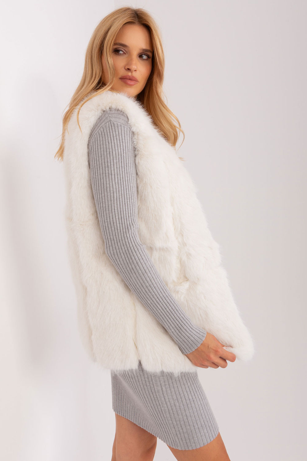 AT Ecru Gilet - view 3